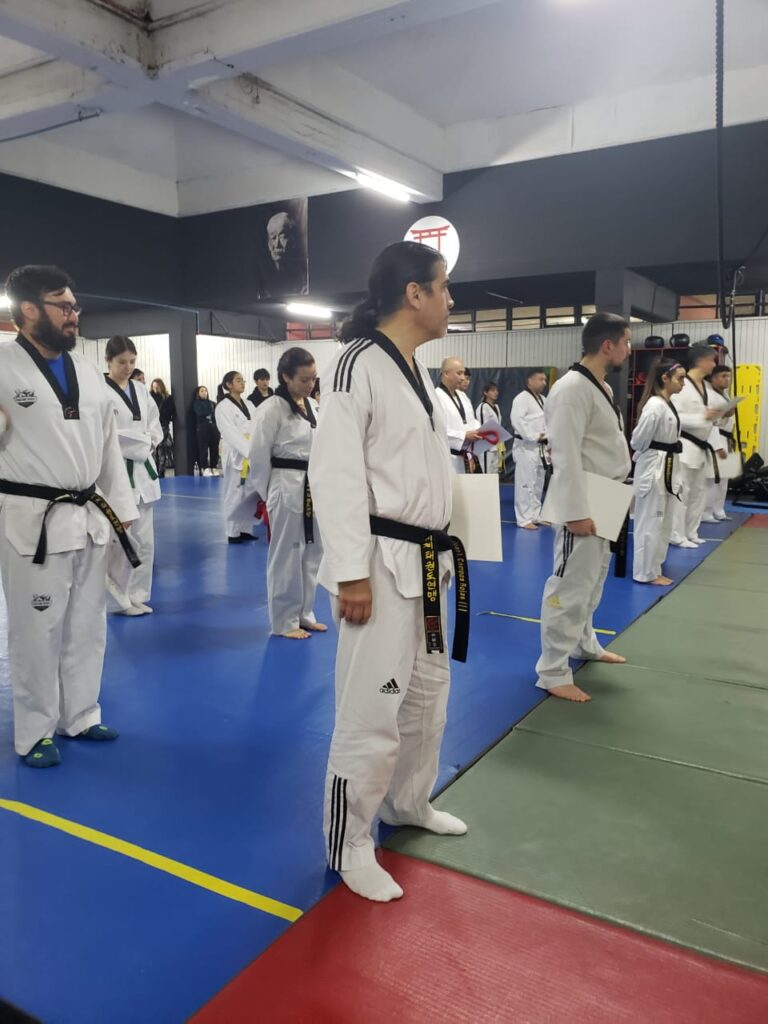 cinturones negros formados
